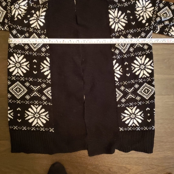 woman`s shrugs/cardigan - Picture 7 of 9